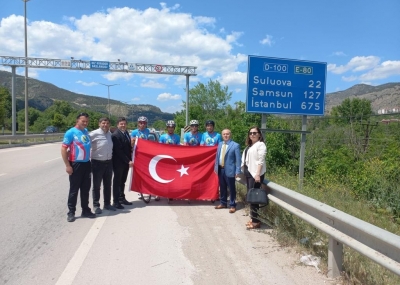 Şanlı Türk Bayrağımızı taşıyan bisiklet ekibimiz Amasya'da